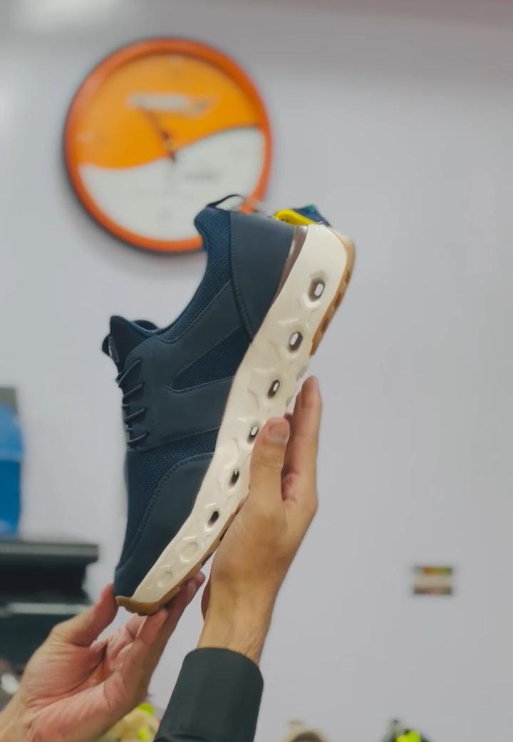 SKECHERS