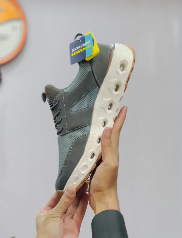 SKECHERS