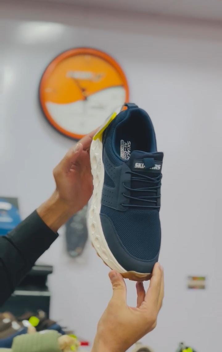 SKECHERS